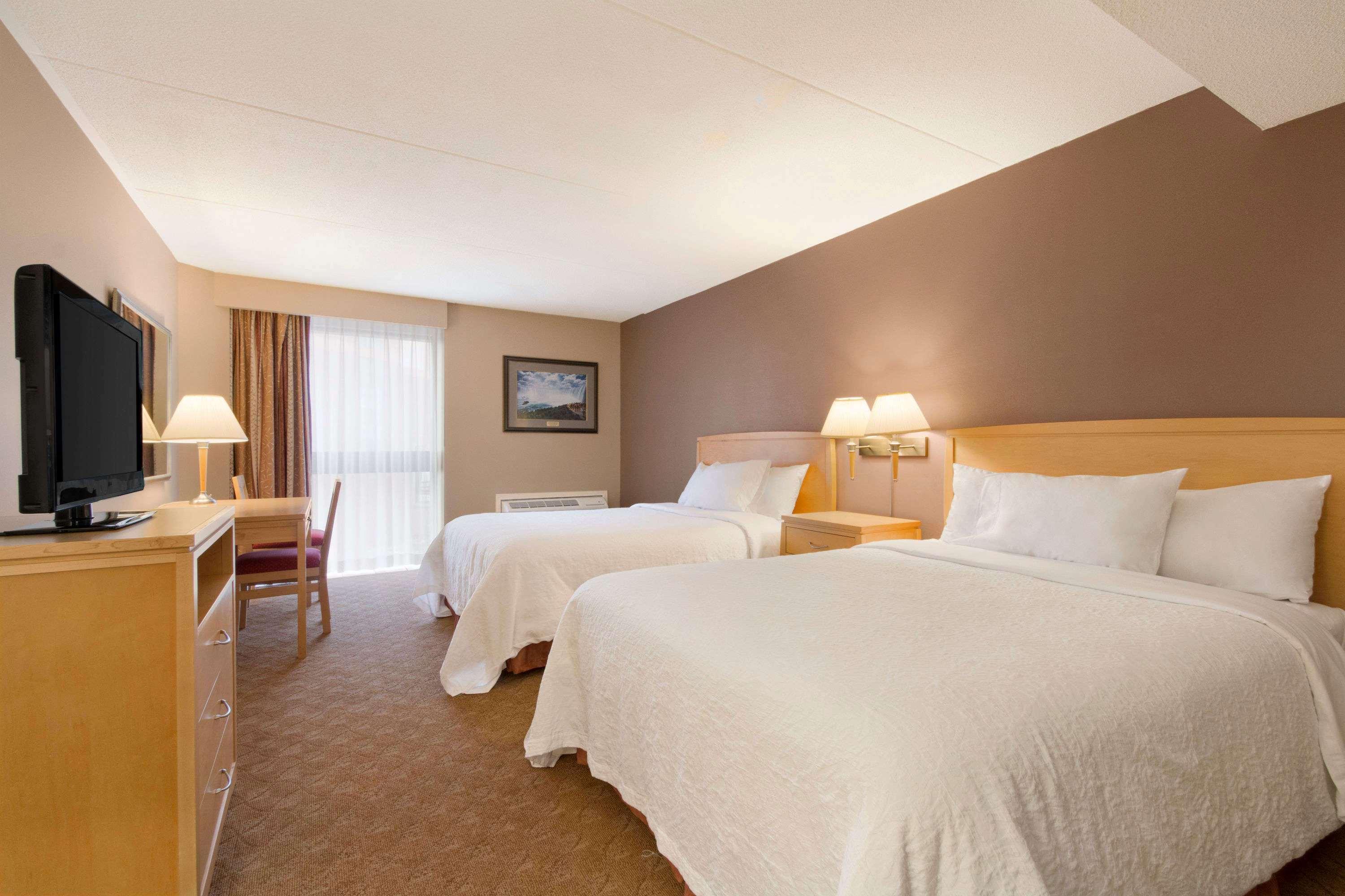 Days Inn By Wyndham Niagara Falls Near The Falls Екстер'єр фото